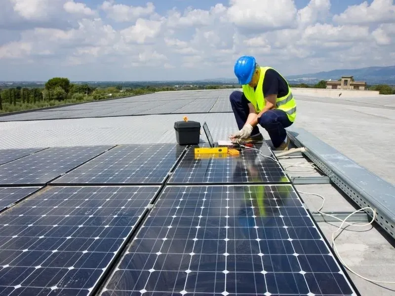 Panne de panneau solaire : causes courantes et solutions